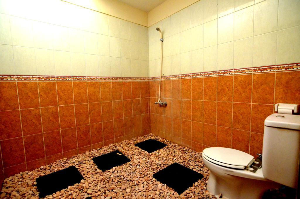 سمينياك Lori Beach Inn المظهر الخارجي الصورة
